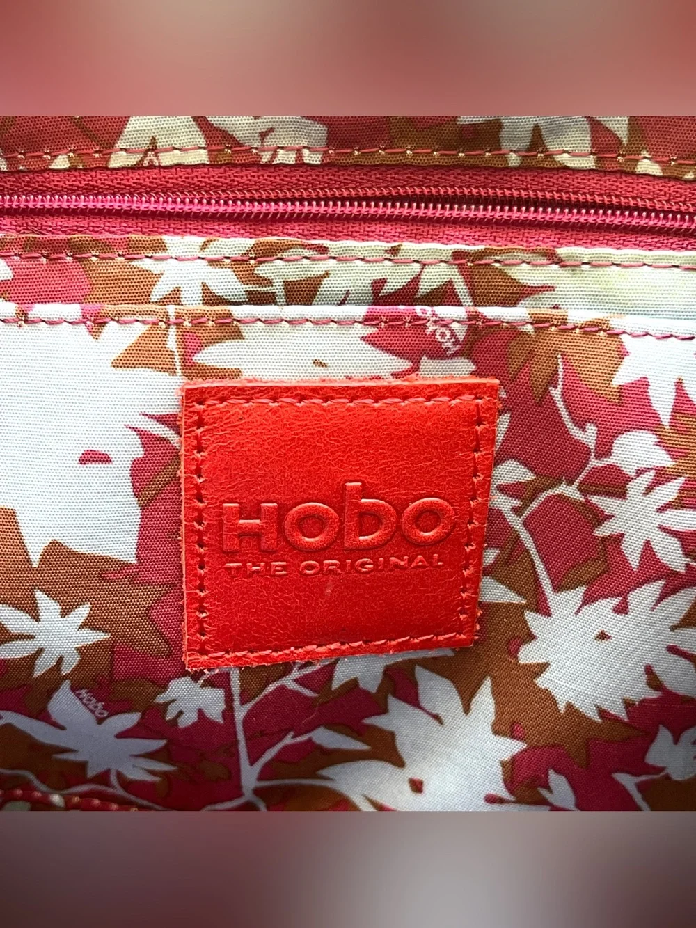 Hobo International Purse Red Leather Bag Gold Clasp Pockets Retro‎ Look Medium